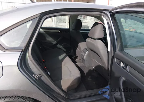 2013 Volkswagen Passat S z USA, uszkodzony, nr VIN 1VWAP7A34DC074668